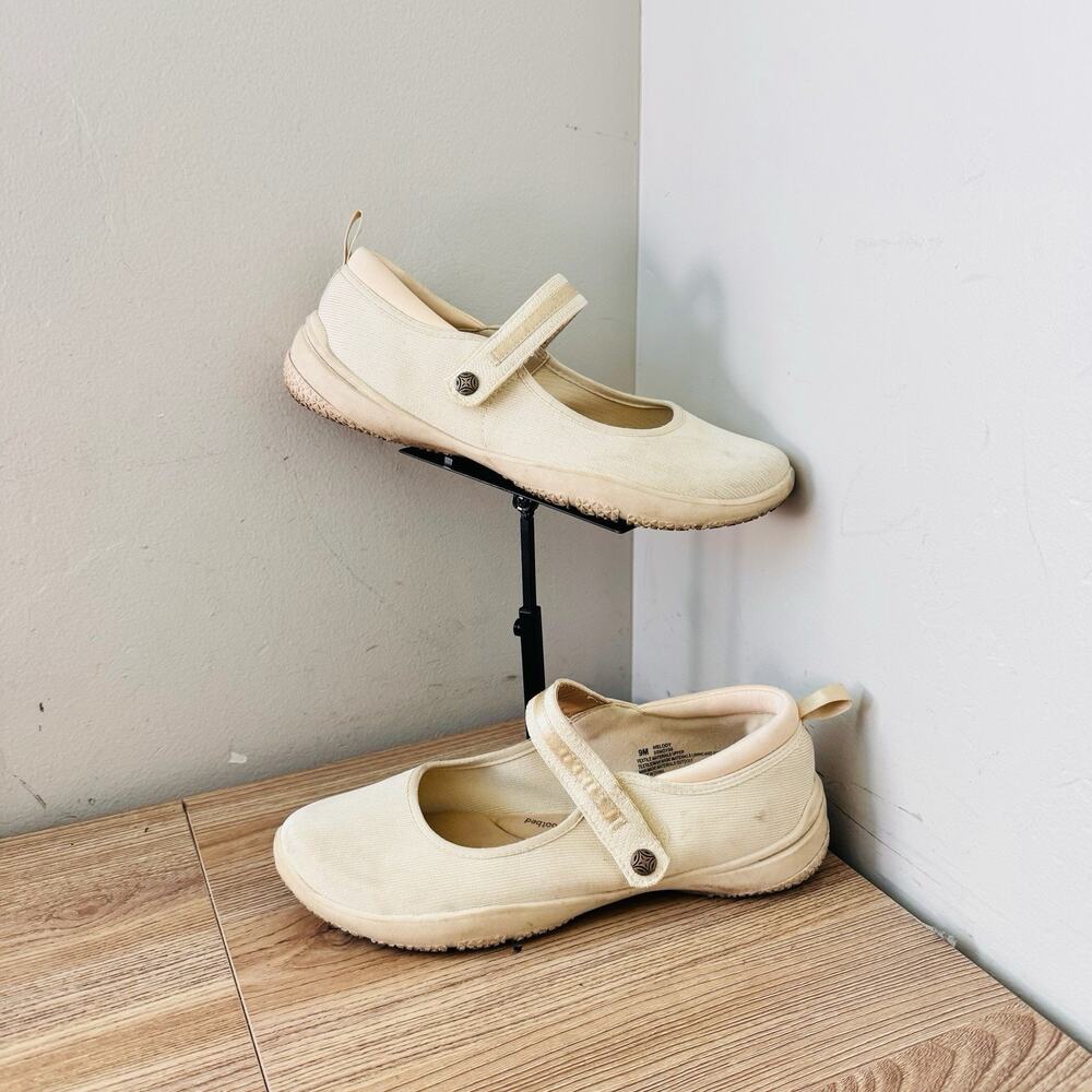 JBU by Jambu women's Melody Mary Jane flats Cream Size 9